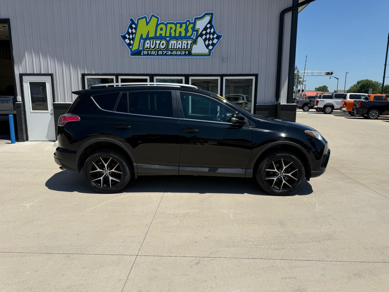 Toyota RAV4 SE AWD (Natl) 2017