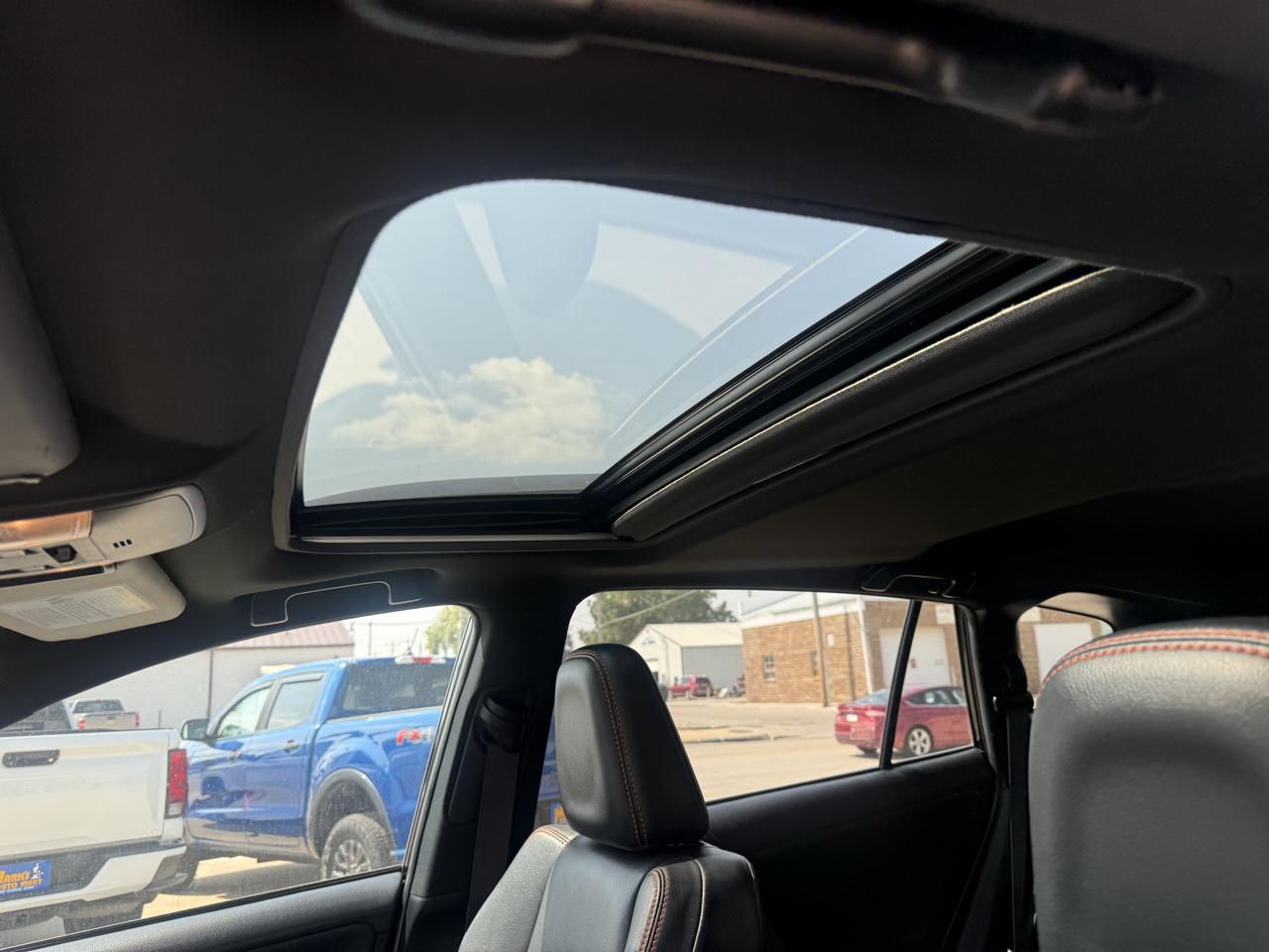 Toyota RAV4 SE AWD (Natl) 2017