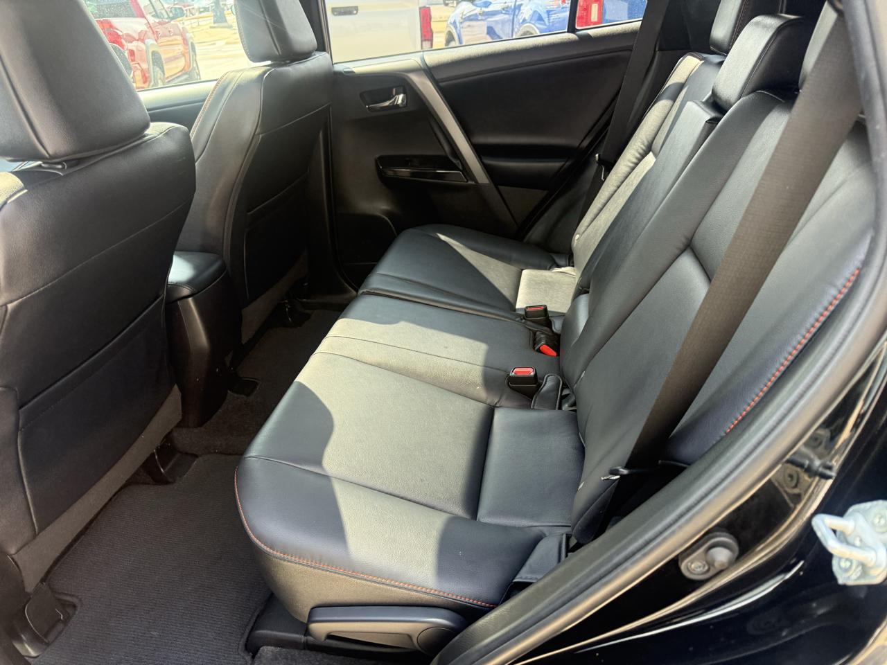 Toyota RAV4 SE AWD (Natl) 2017