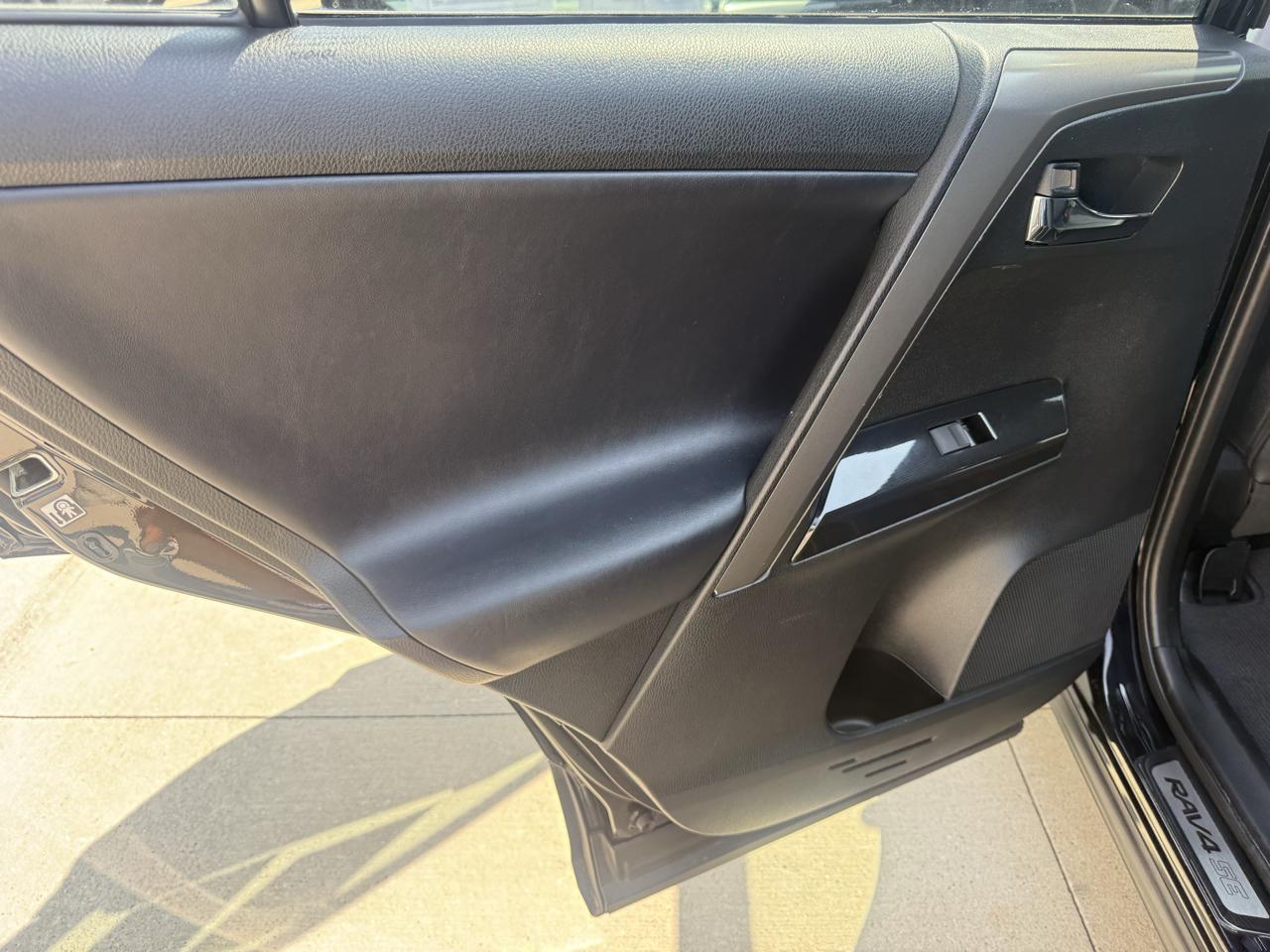 Toyota RAV4 SE AWD (Natl) 2017
