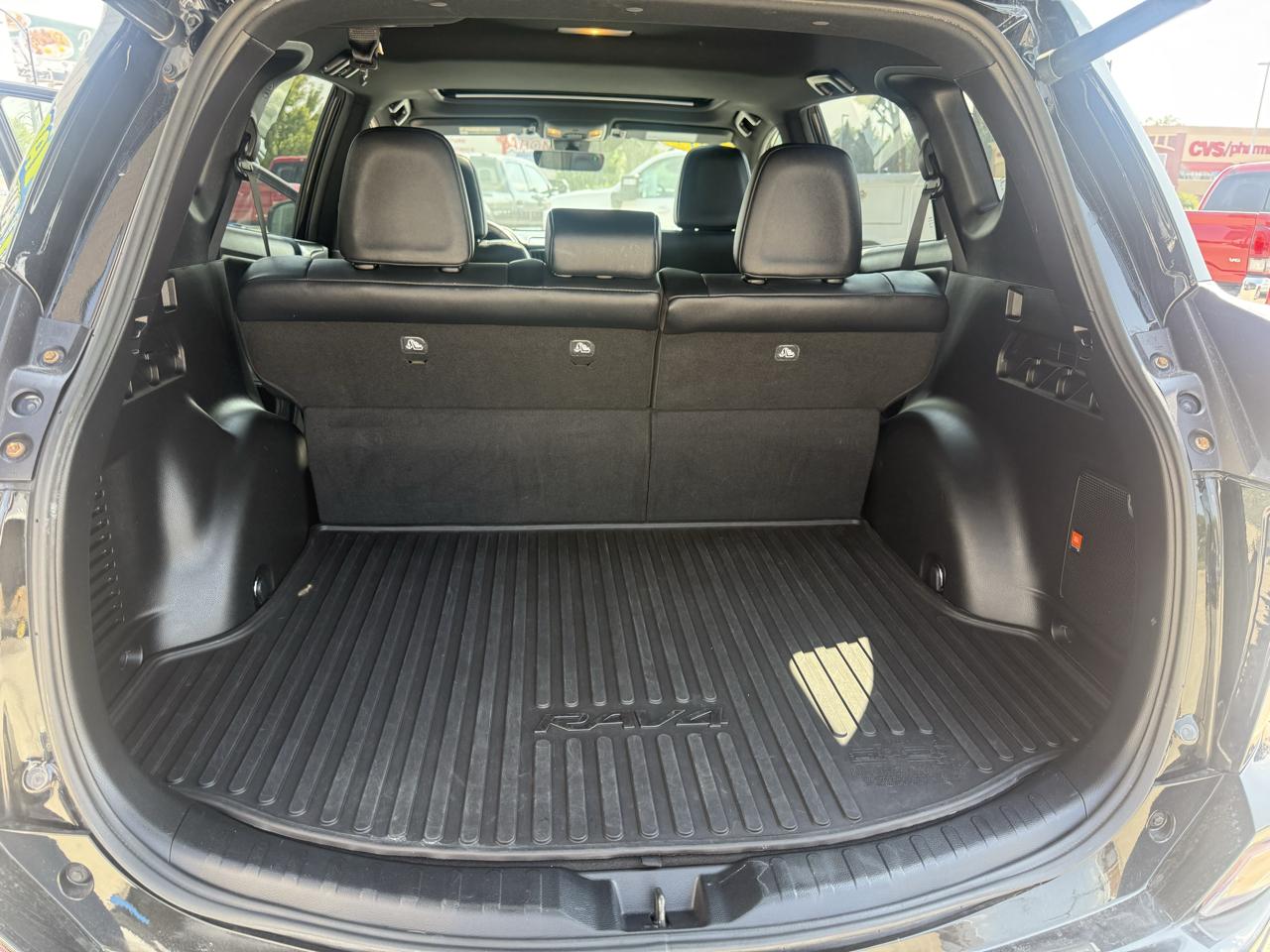 Toyota RAV4 SE AWD (Natl) 2017