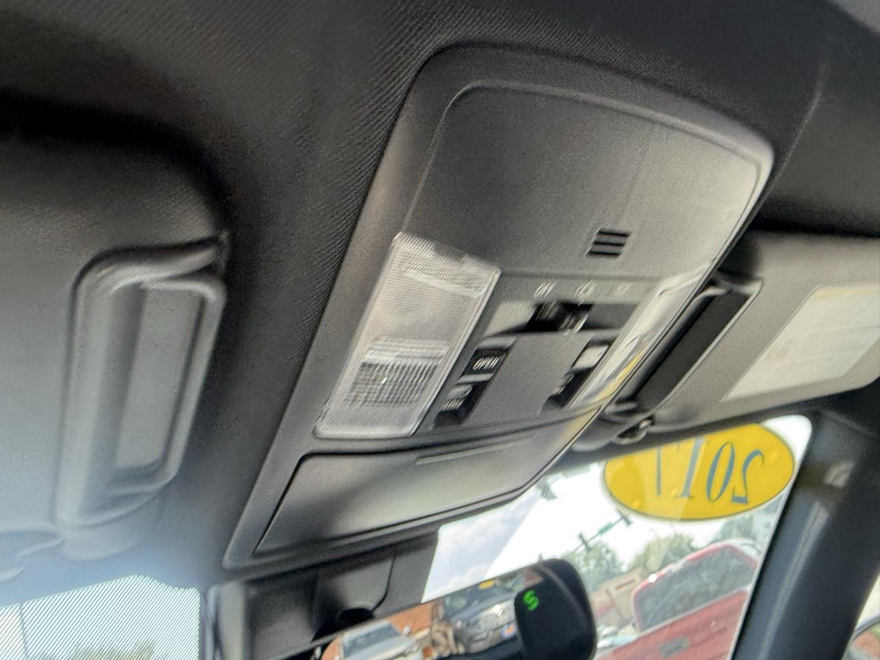 Toyota RAV4 SE AWD (Natl) 2017