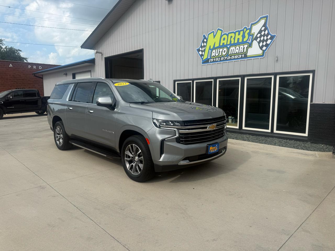 2023 Chevrolet Suburban 4WD 4dr LT