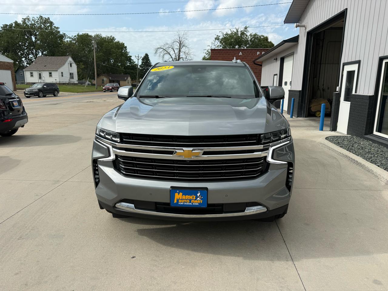 Chevrolet Suburban 4WD 4dr LT 2023