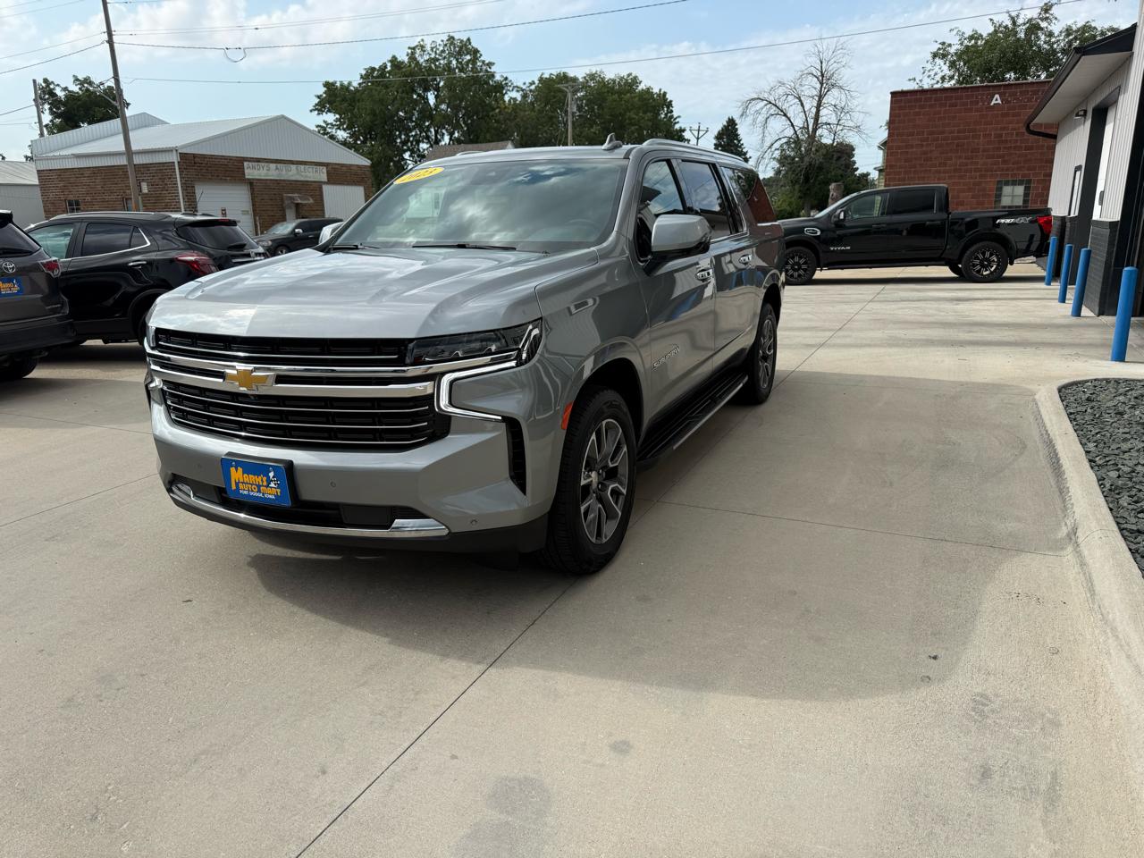 Chevrolet Suburban 4WD 4dr LT 2023