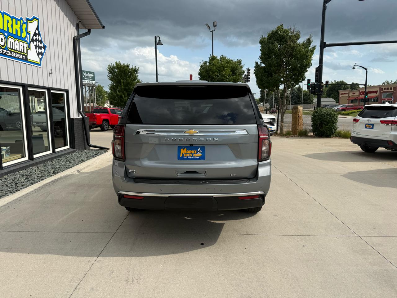 Chevrolet Suburban 4WD 4dr LT 2023