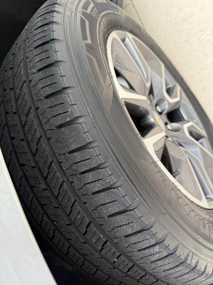 Chevrolet Suburban 4WD 4dr LT 2023