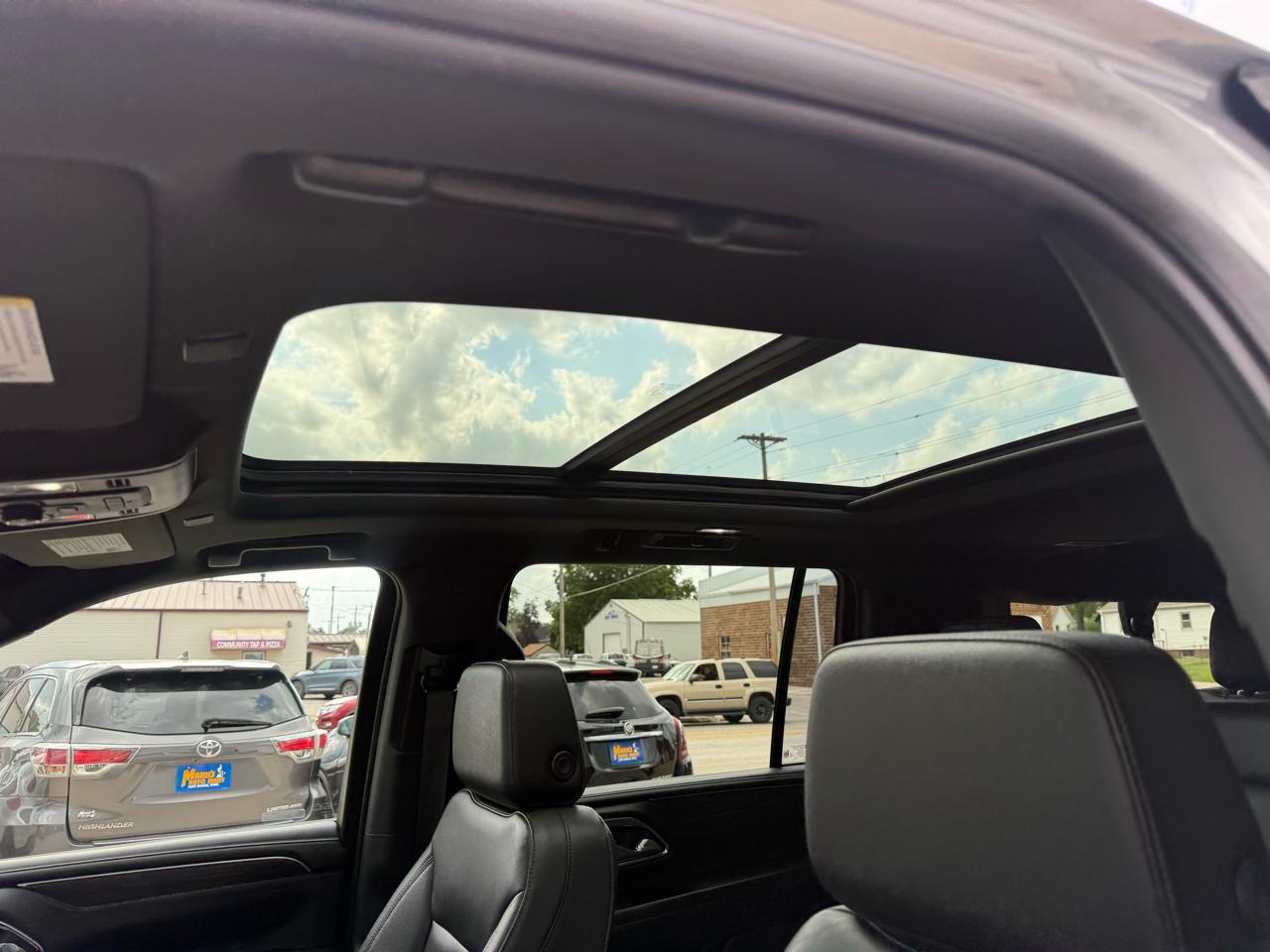 Chevrolet Suburban 4WD 4dr LT 2023