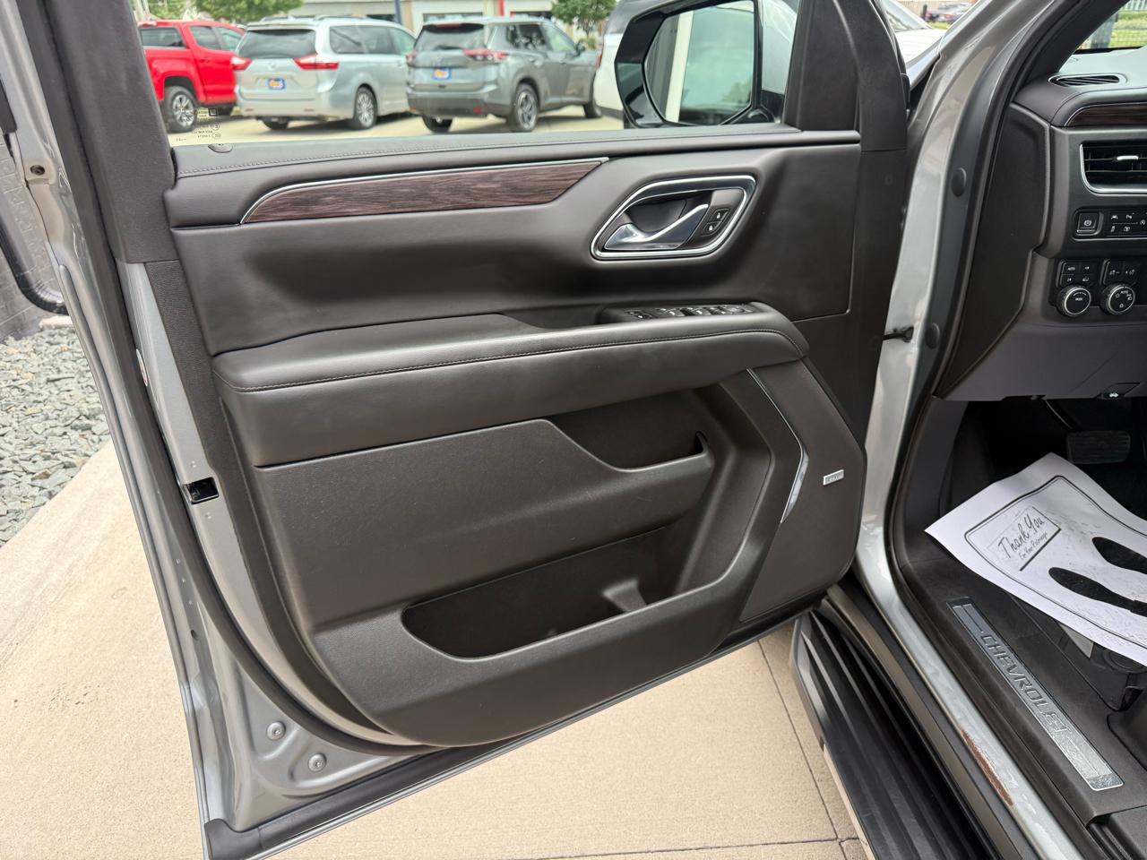 Chevrolet Suburban 4WD 4dr LT 2023