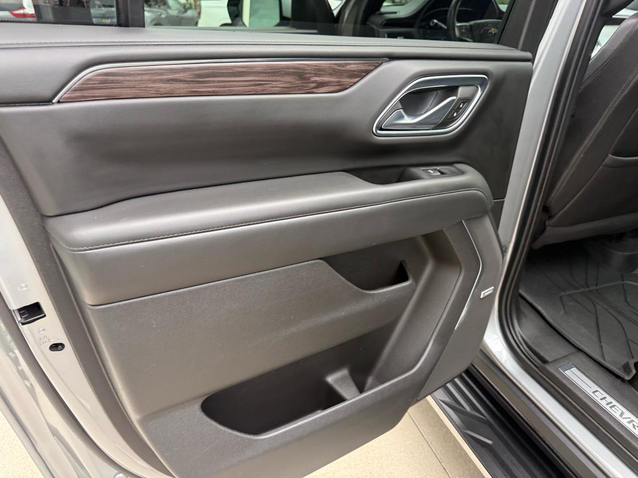 Chevrolet Suburban 4WD 4dr LT 2023