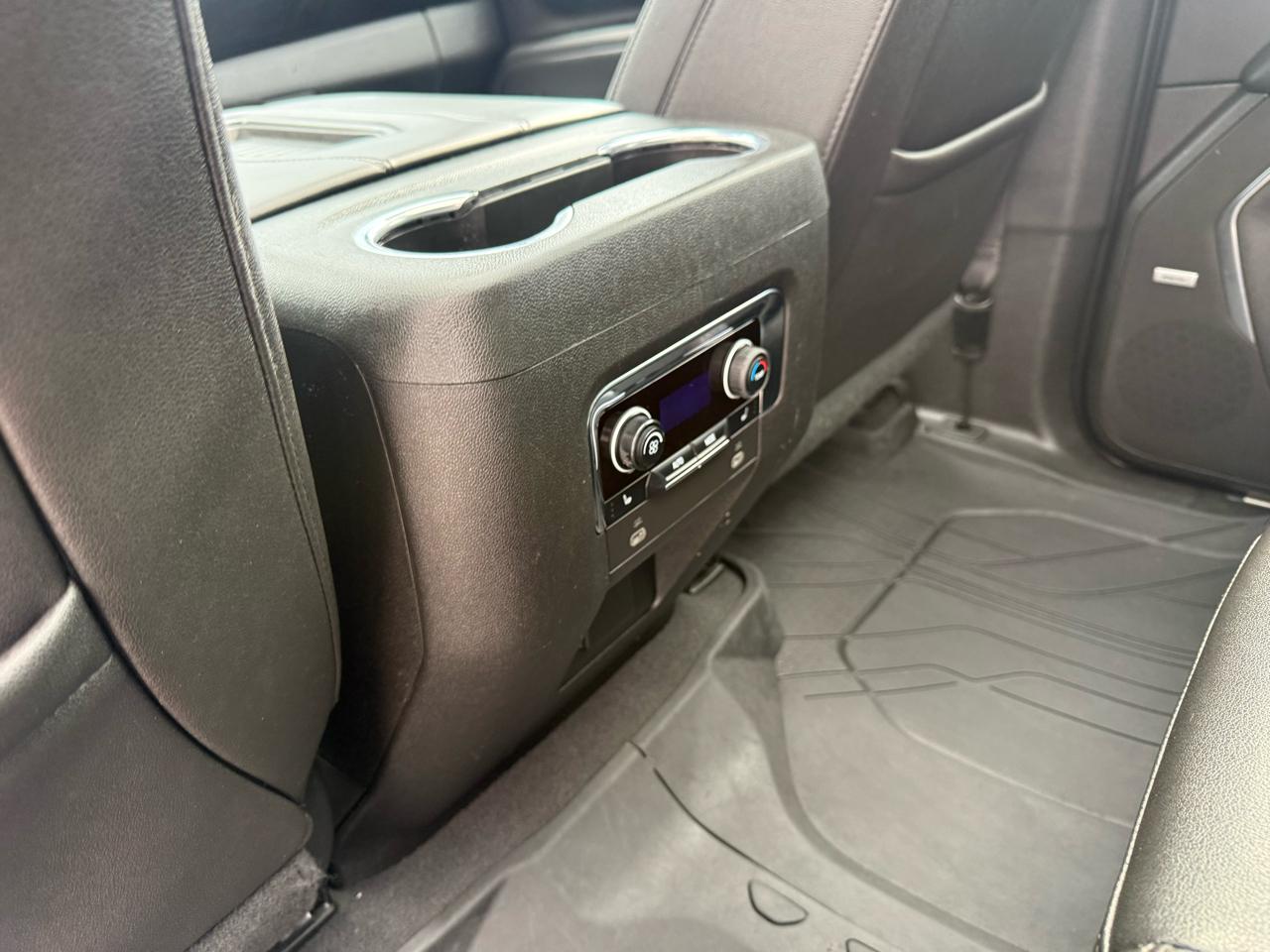 Chevrolet Suburban 4WD 4dr LT 2023