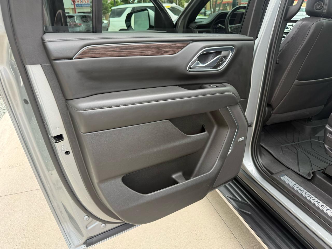 Chevrolet Suburban 4WD 4dr LT 2023