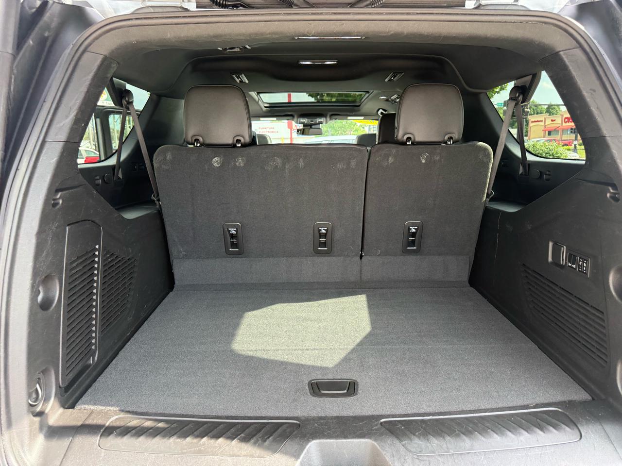 Chevrolet Suburban 4WD 4dr LT 2023