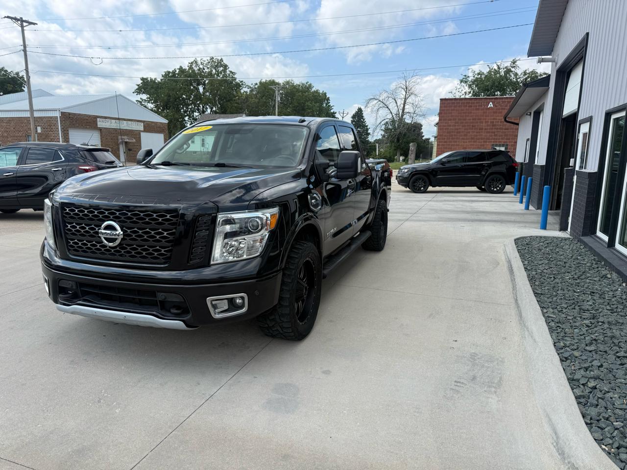 Nissan Titan 4x4 Crew Cab PRO-4X 2017