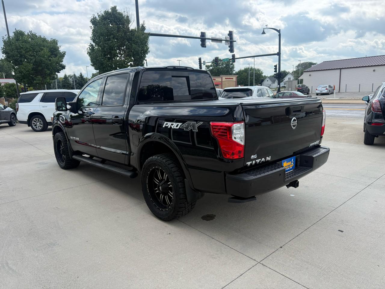 Nissan Titan 4x4 Crew Cab PRO-4X 2017