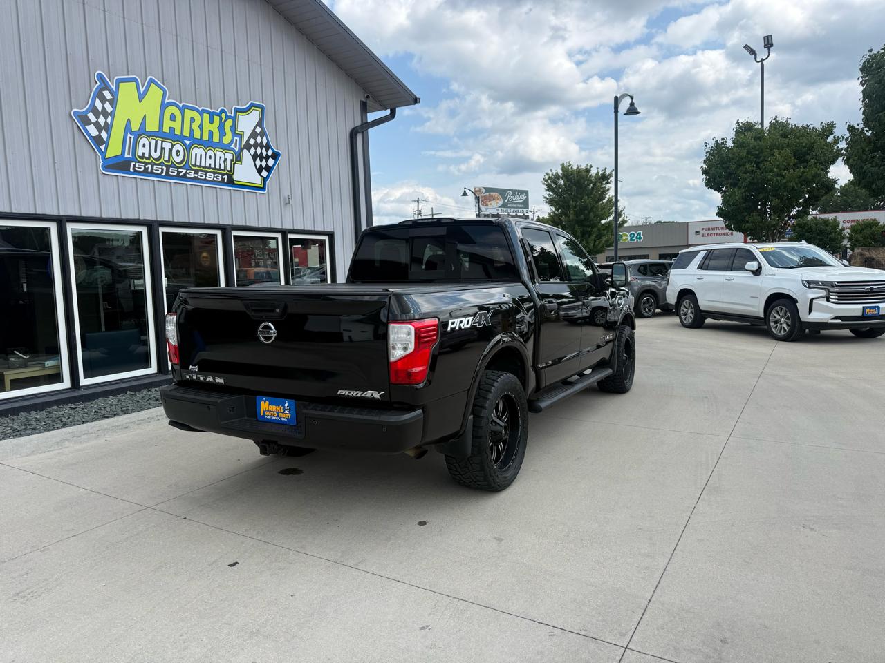 Nissan Titan 4x4 Crew Cab PRO-4X 2017