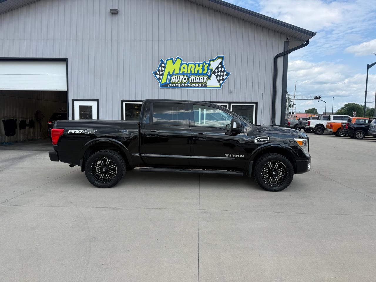 Nissan Titan 4x4 Crew Cab PRO-4X 2017