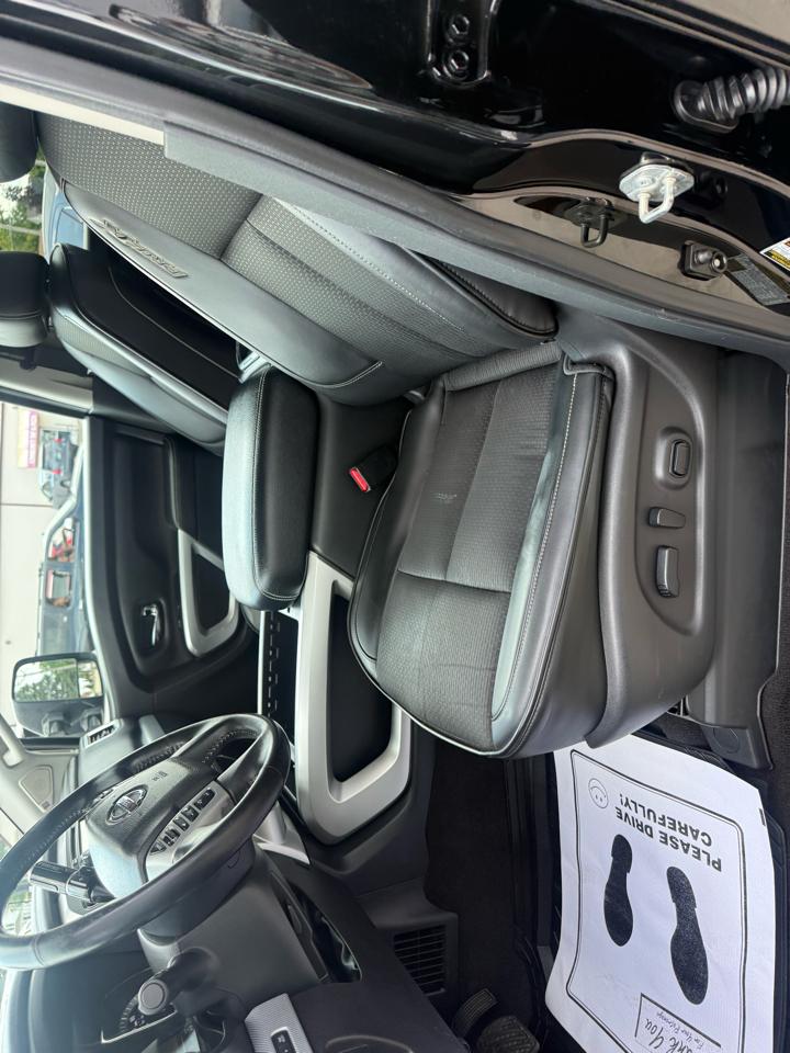Nissan Titan 4x4 Crew Cab PRO-4X 2017