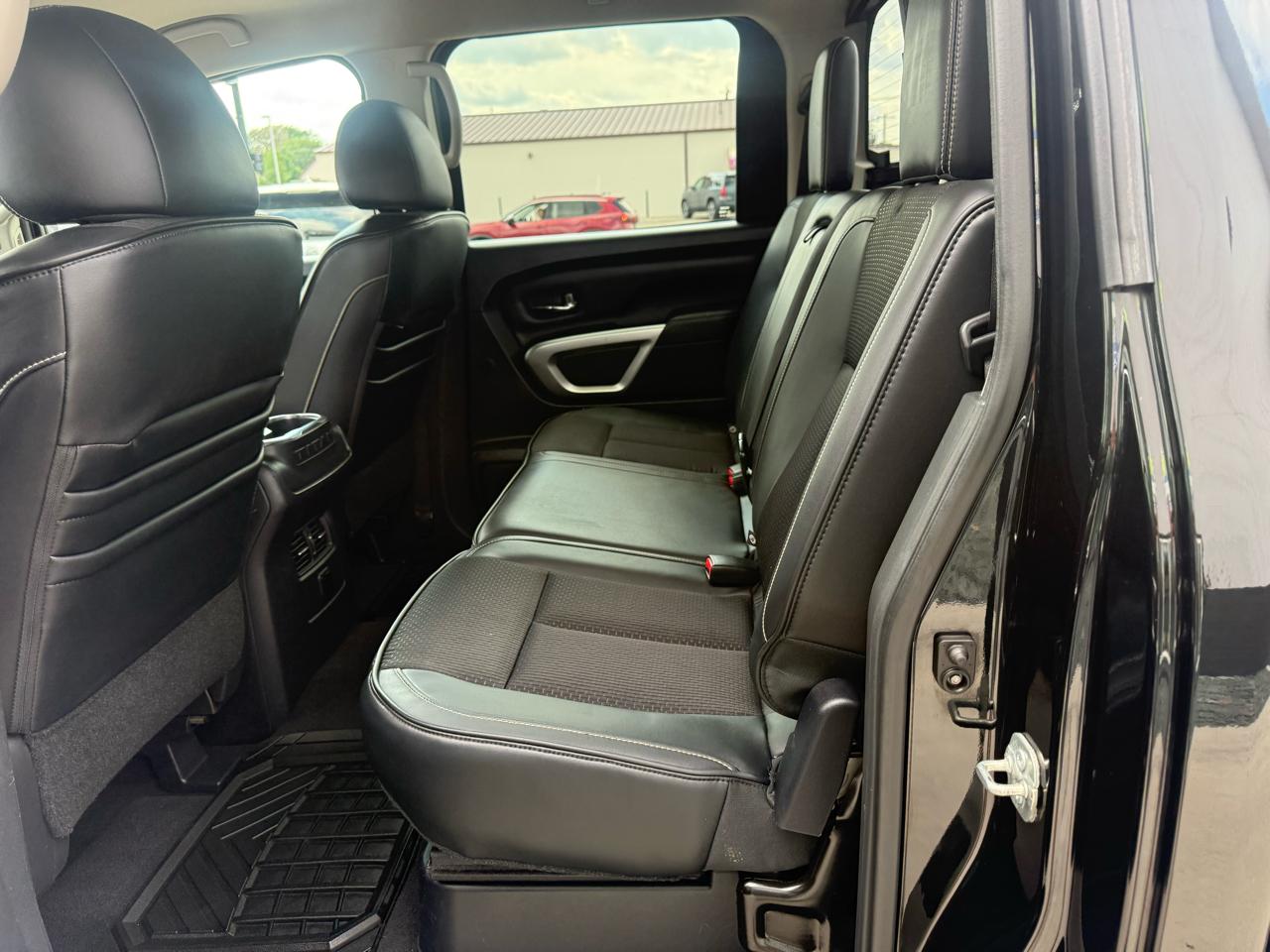 Nissan Titan 4x4 Crew Cab PRO-4X 2017