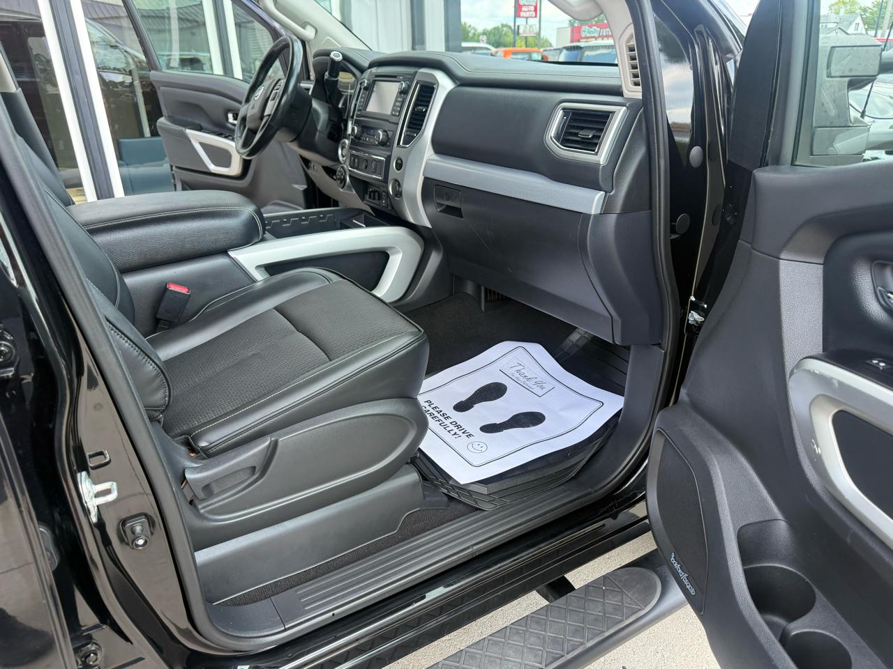Nissan Titan 4x4 Crew Cab PRO-4X 2017