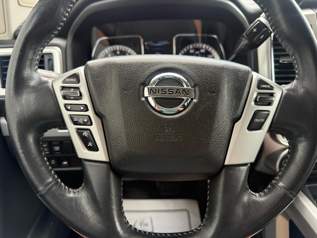 Nissan Titan 4x4 Crew Cab PRO-4X 2017