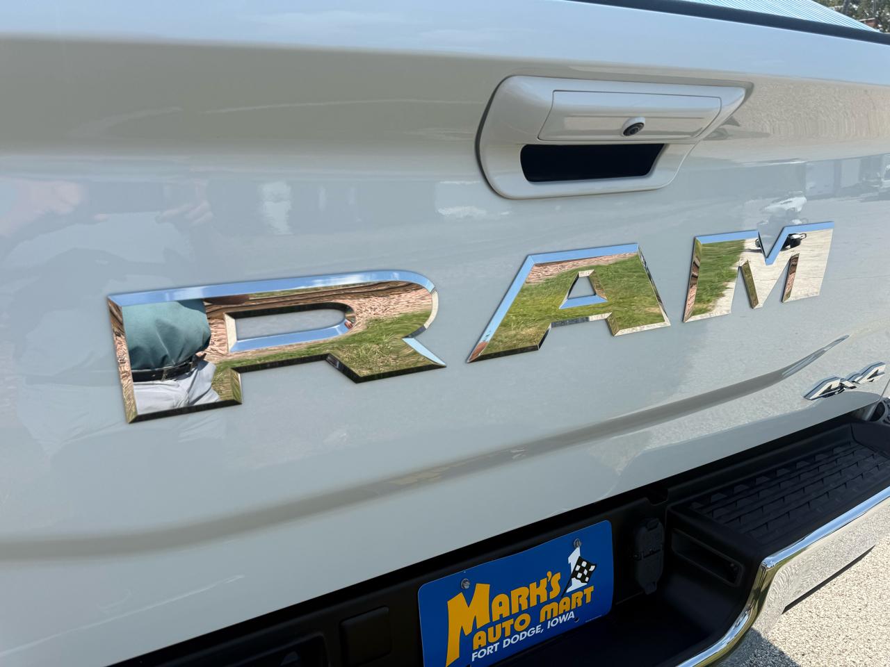 RAM 2500 Big Horn 4x4 Crew Cab 6'4" Box 2022