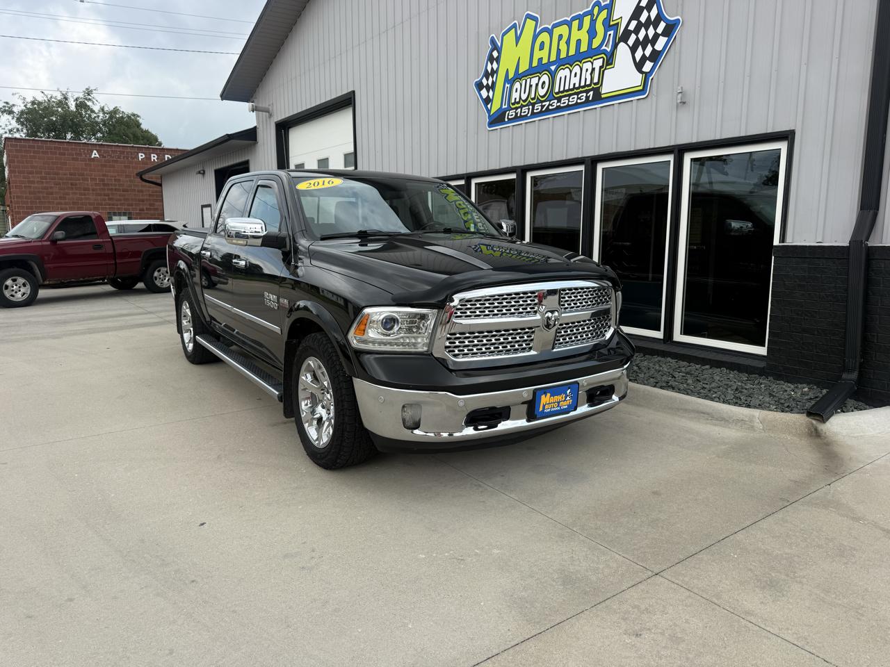 2016 RAM 1500 4WD Crew Cab 140.5" Laramie