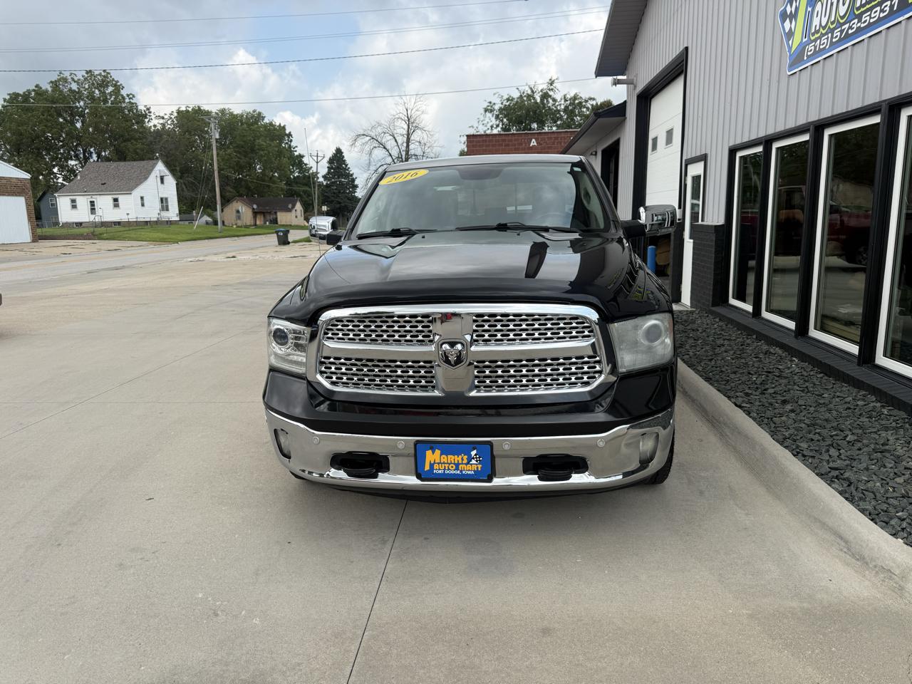 RAM 1500 4WD Crew Cab 140.5" Laramie 2016