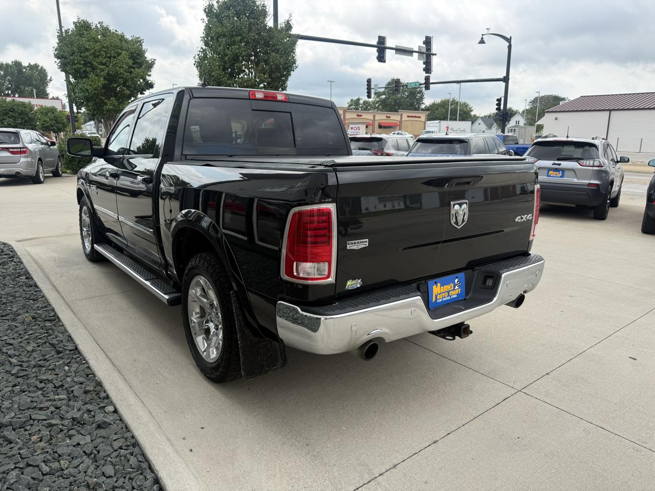 RAM 1500 4WD Crew Cab 140.5" Laramie 2016