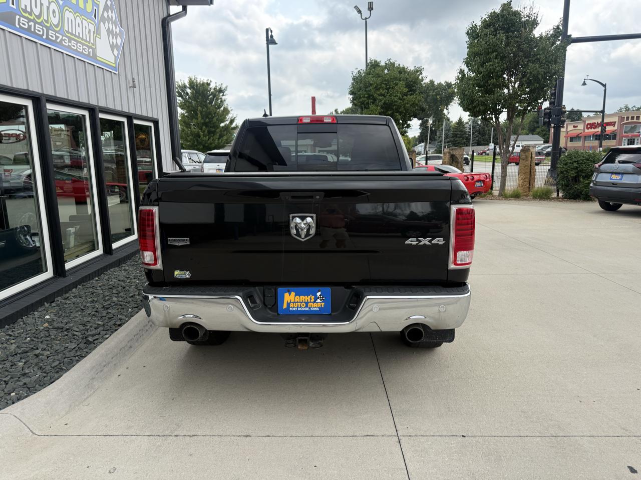 RAM 1500 4WD Crew Cab 140.5" Laramie 2016