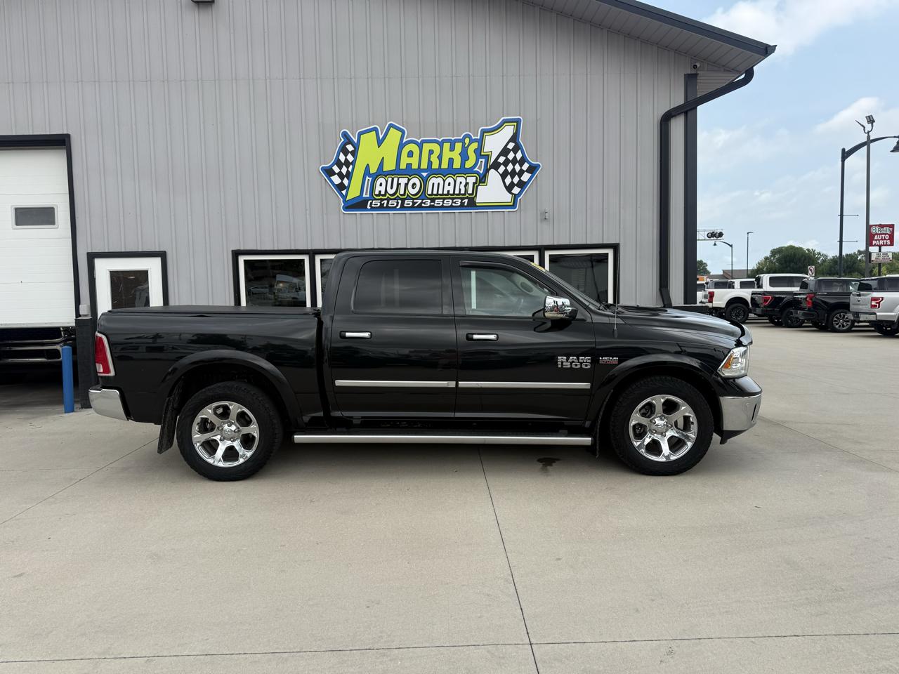 RAM 1500 4WD Crew Cab 140.5" Laramie 2016