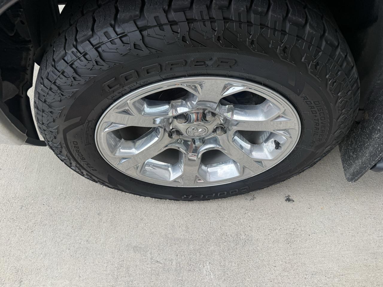 RAM 1500 4WD Crew Cab 140.5" Laramie 2016
