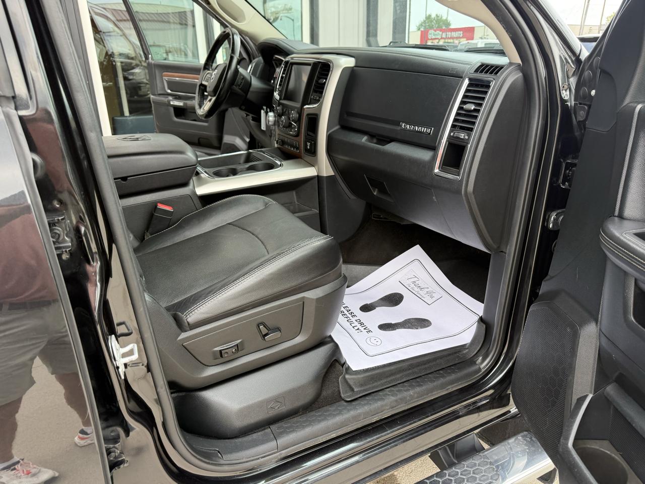 RAM 1500 4WD Crew Cab 140.5" Laramie 2016