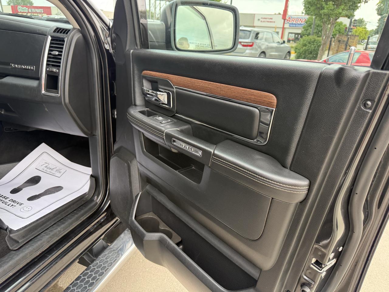 RAM 1500 4WD Crew Cab 140.5" Laramie 2016