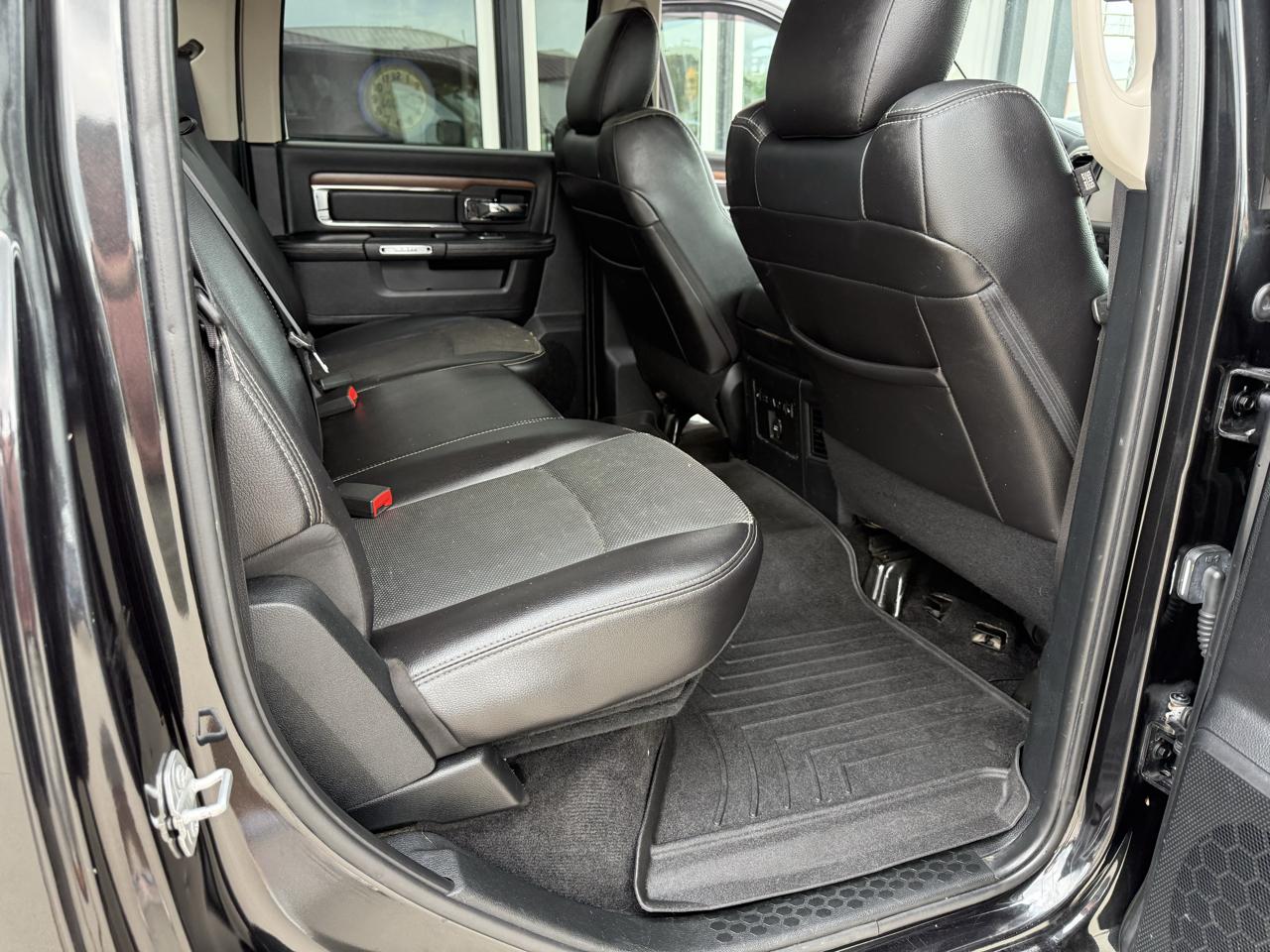 RAM 1500 4WD Crew Cab 140.5" Laramie 2016