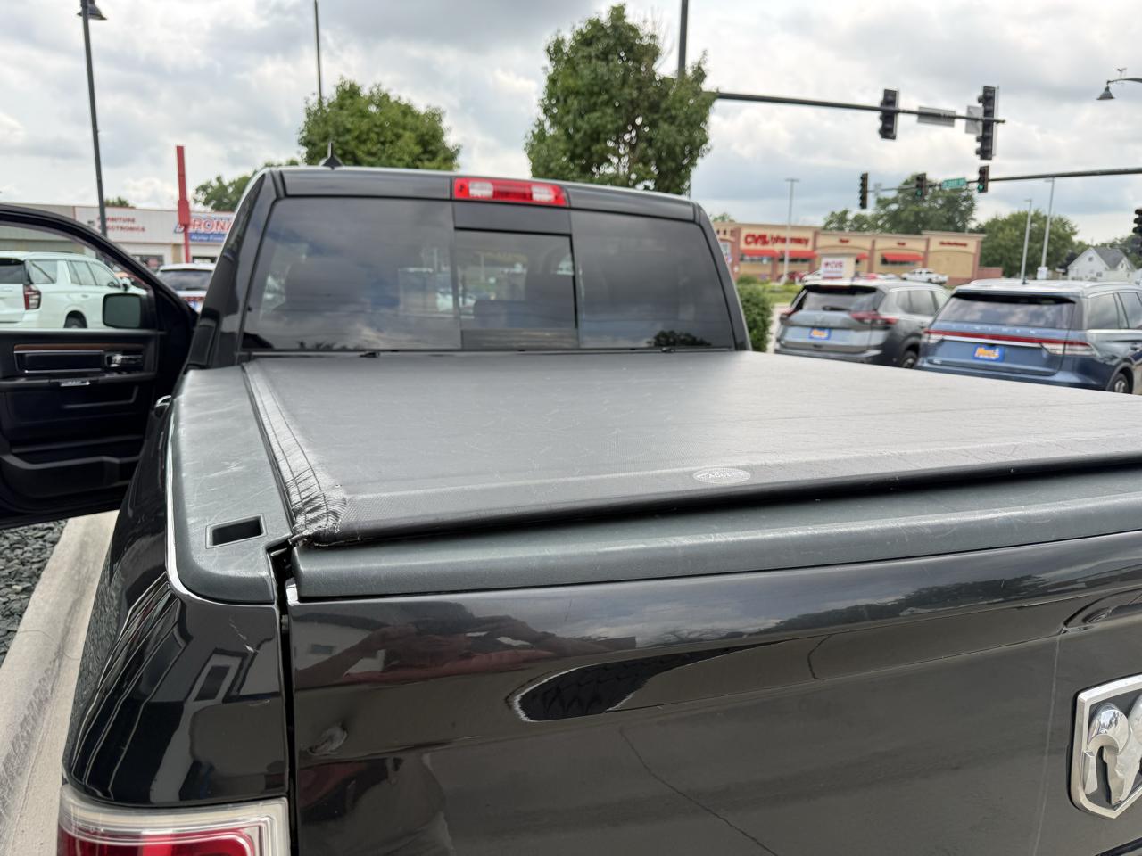 RAM 1500 4WD Crew Cab 140.5" Laramie 2016