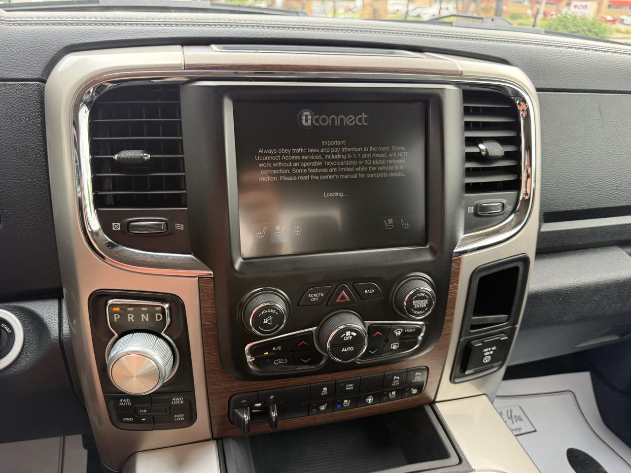 RAM 1500 4WD Crew Cab 140.5" Laramie 2016