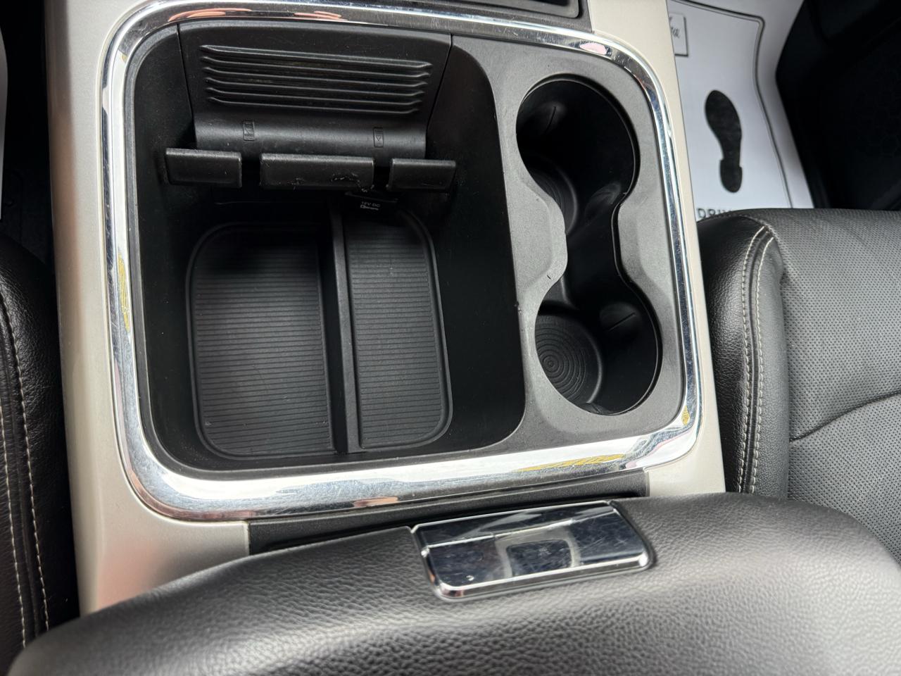 RAM 1500 4WD Crew Cab 140.5" Laramie 2016