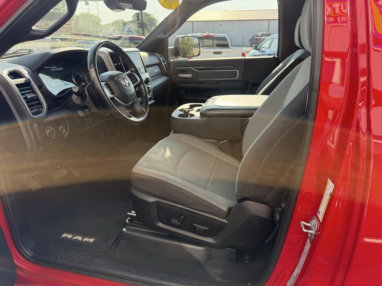 RAM 2500 Big Horn 4x4 Reg Cab 8' Box 2022