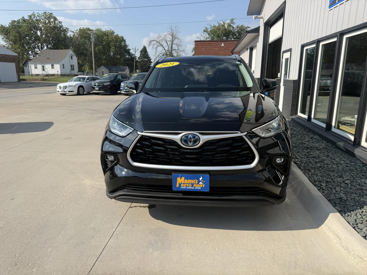 Toyota Highlander Hybrid XLE AWD (Natl) 2021