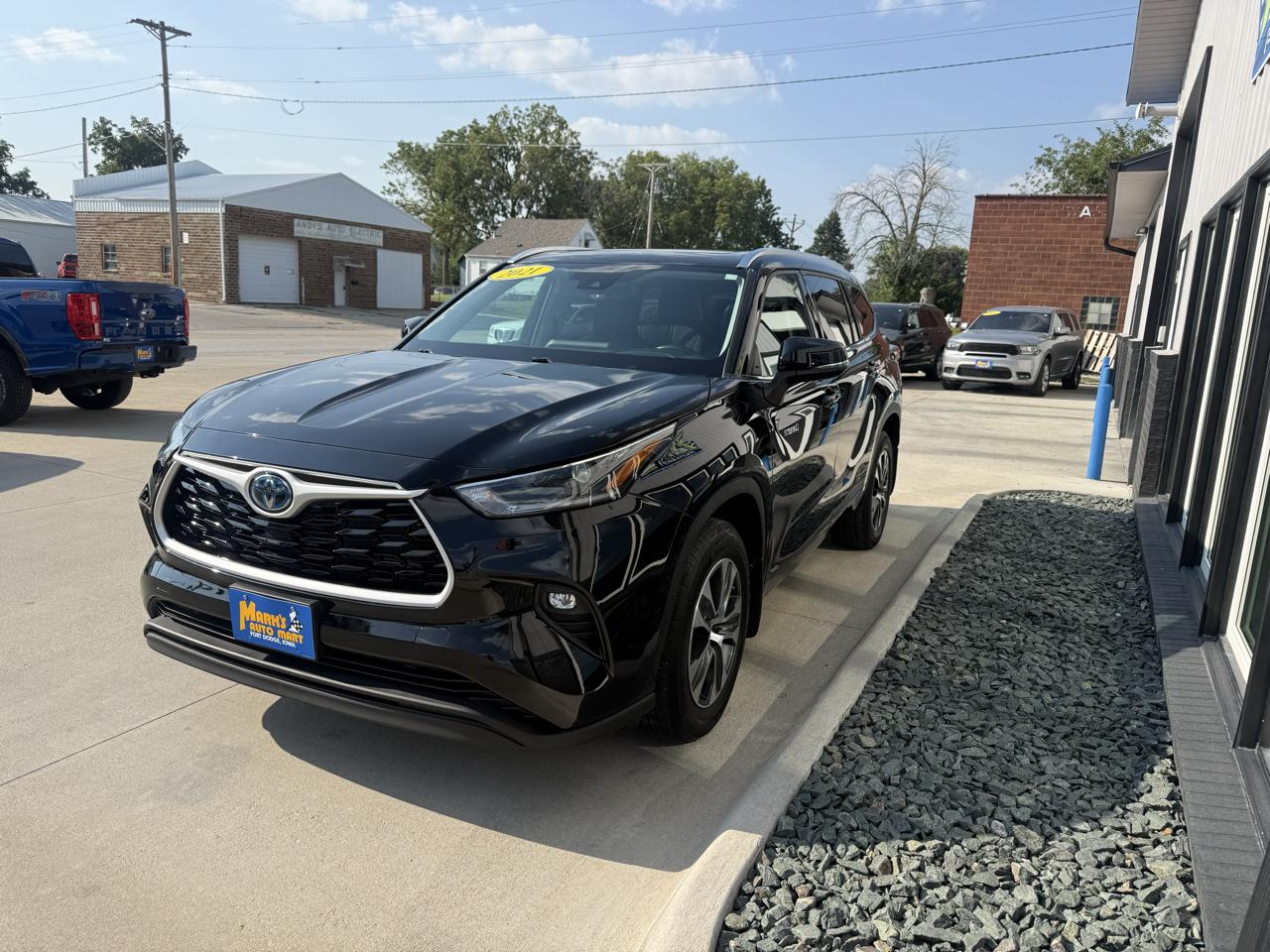 Toyota Highlander Hybrid XLE AWD (Natl) 2021