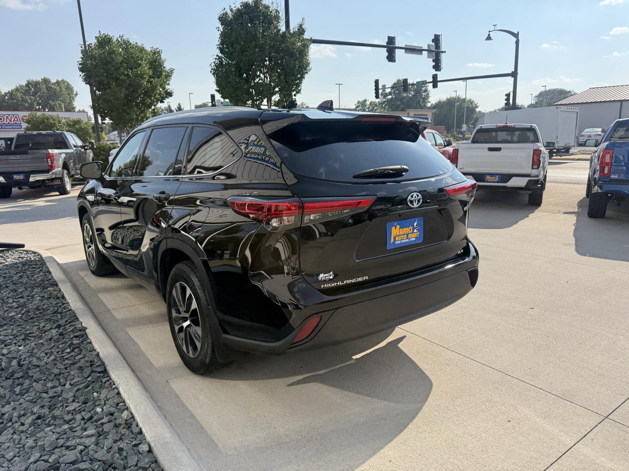 Toyota Highlander Hybrid XLE AWD (Natl) 2021