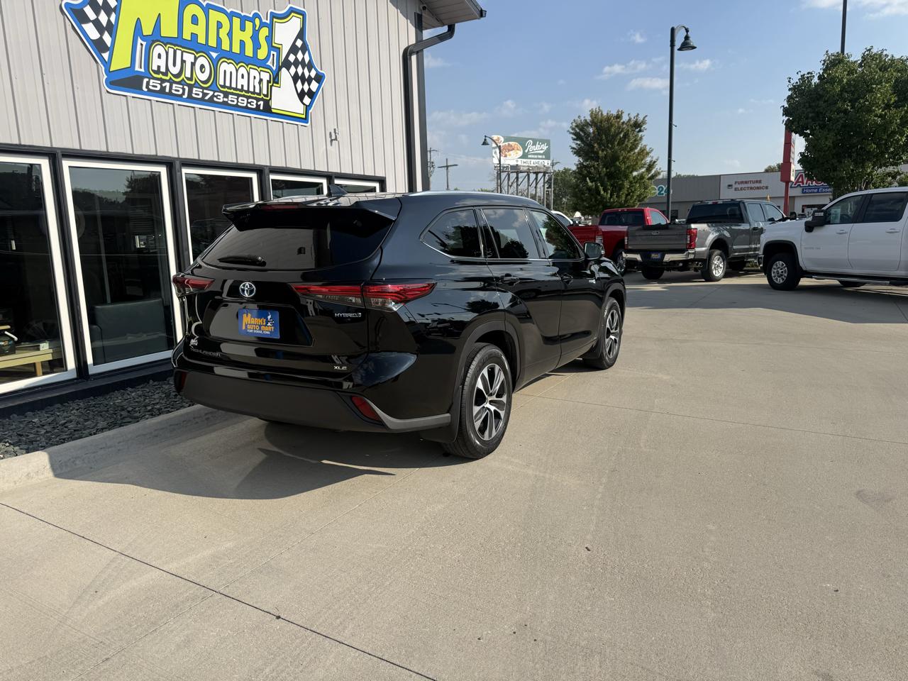 Toyota Highlander Hybrid XLE AWD (Natl) 2021