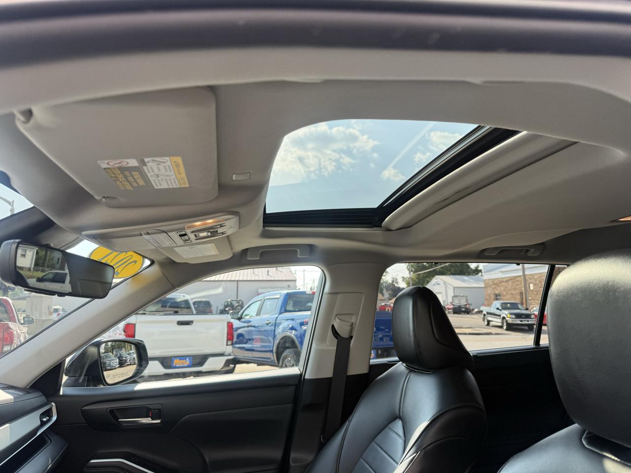 Toyota Highlander Hybrid XLE AWD (Natl) 2021