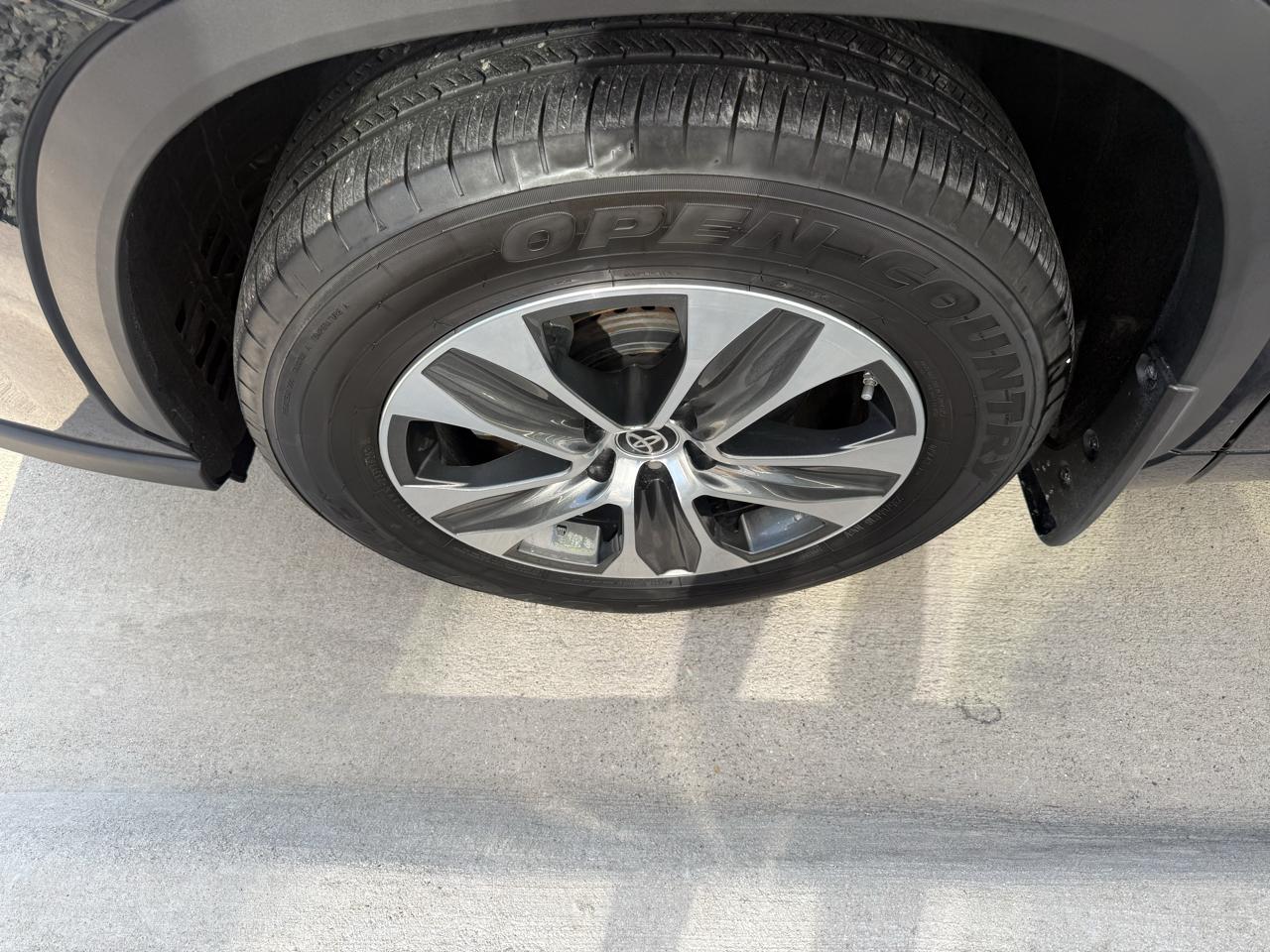 Toyota Highlander Hybrid XLE AWD (Natl) 2021