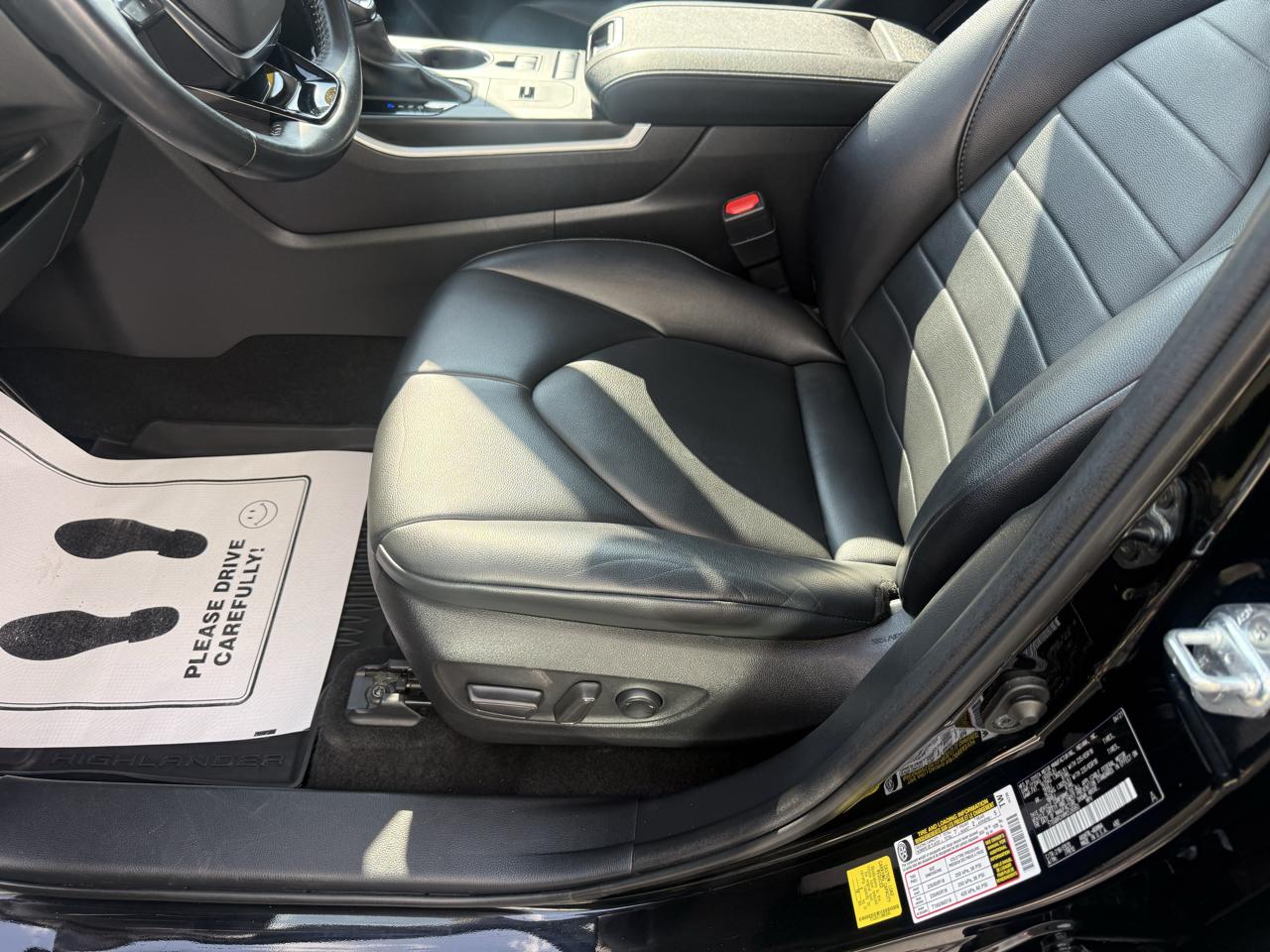 Toyota Highlander Hybrid XLE AWD (Natl) 2021