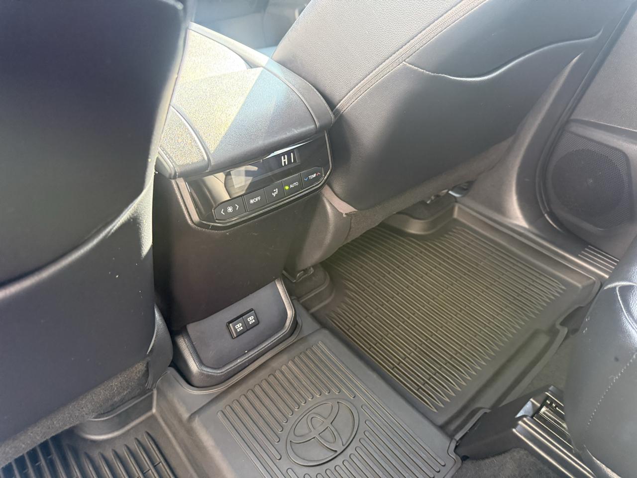 Toyota Highlander Hybrid XLE AWD (Natl) 2021