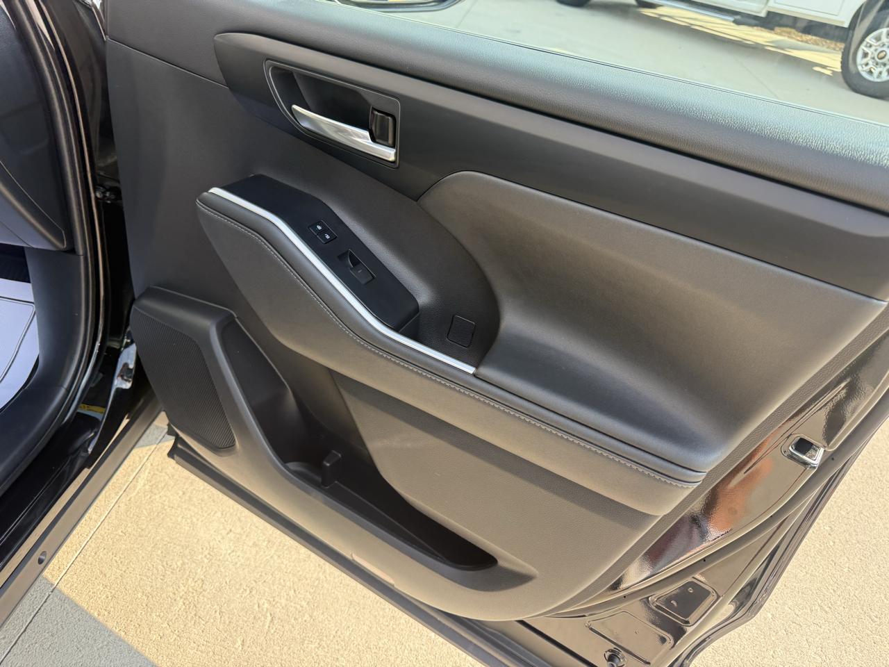 Toyota Highlander Hybrid XLE AWD (Natl) 2021