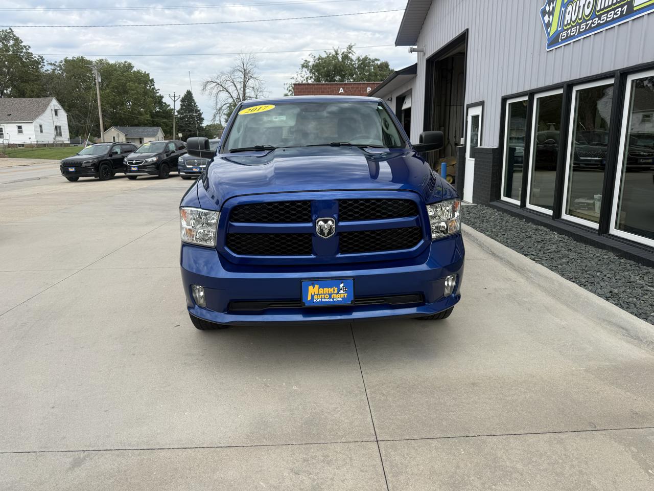 RAM 1500 Express 4x4 Quad Cab 6'4" Box 2017