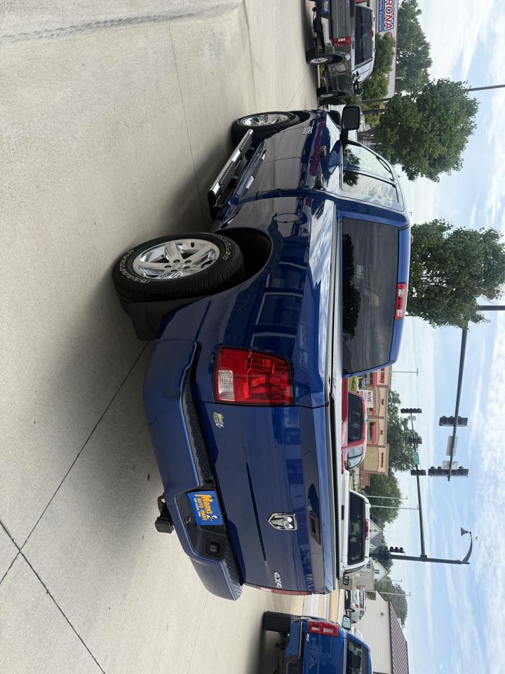 RAM 1500 Express 4x4 Quad Cab 6'4" Box 2017